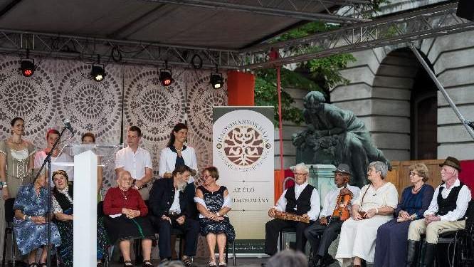 bujkakészítő és Varga Judit szövő vehették át e rangos címet.