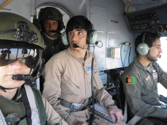Az MH 86. Szolnok Helikopter Bázis állományába tartozó repülőhajózó mentorok fő feladata az afgán nemzetiségű gépszemélyzet tagok 17 felkészítése a szállítóhelikopteres műveletekre.