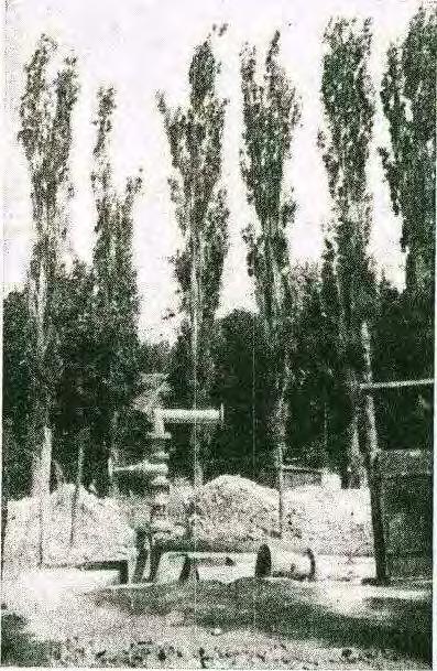 1957-58-ban készült termál-kút a szentesi kórház területén. Eredeti felvétel Van egy melegviző ártézi kút is a szentesi kórház területén.