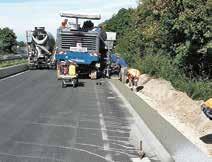 következik az ellenirányú útpályán a padka betonos megerősítés Hossz: 5100 m Szélesség: 60 cm Vastagság: átl. 20 cm Építtető: Hessen Mobil, Heppenheim Építés: 2016.
