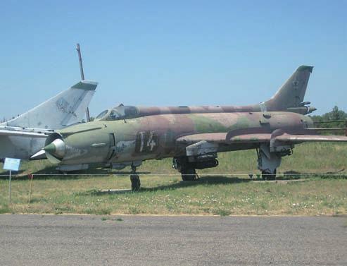 Haditechnika-történet 4. áb ra. A Szu 7B régi vadászbombázó számít a Berijev 12 kétéltű gép, nemcsak hatalmas testével, de vonalvezetésével is vonzza a tekintetet.