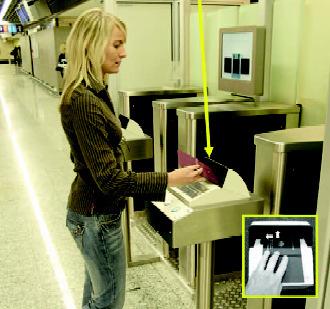 A rendszer használatának nem feltétele a biometrikus elemeket tartalmazó útlevél megléte, mivel az sem tartalmazza az írisz azonosítót, ezért az átléptető kapukat csak azok a regisztrált utasok