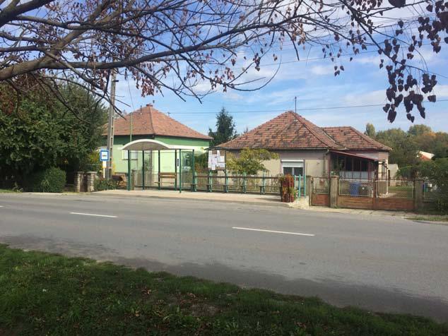 nyereg vagy sátortetős otthonok.