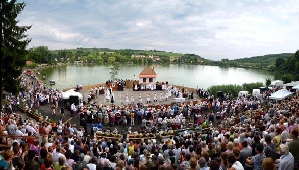 IDŐSZAKOS TERHELÉSEK A TAVON KULTURÁLIS