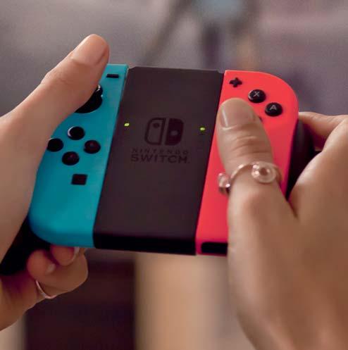 Joy-Con (bal) Joy-Con markolat Joy-Con (jobb) Tökéletesen illeszkedik a kezedbe Nintendo Switch konzol Méret: 101 mm x 173 mm x 13,9 mm Súly: 297