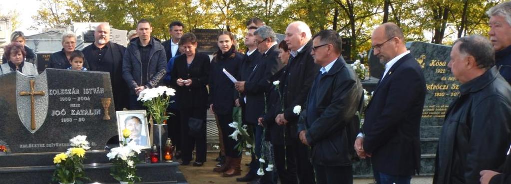 Az újkenézi temetőben Meleg János, szakszervezetünk elnöke mondott rövid beszédet, melyben a szeretet hangján szólt a gyászolókhoz.