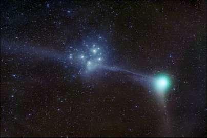 FIASTYÚK 2. A Pleiádok a Bika csillagkép része. Késő ősszel és télen lehet könnyen megtalálni azt a tűhegynyi csillagok alkotta fészket, amit mi Fiastyúk néven ismerünk.