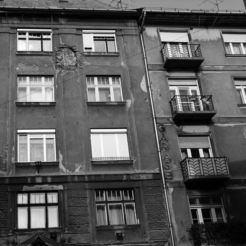 Huhák Heléna: Kicsapás a pártiskoláról A vizsgált ügyek rávilágítanak arra a törekvésre, hogy a propagandisták a pártiskola zárt mikrovilága és a kinti világ azaz a hétköznapok konfliktusainak