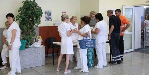 Eva Roubíčková cseh vezető ápoló a munkahelyén, a Královské Vinohrady Egyetemi Kórházban (FNKV) tartott a nyilvánosság számára ismeretterjesztő rendezvényt.