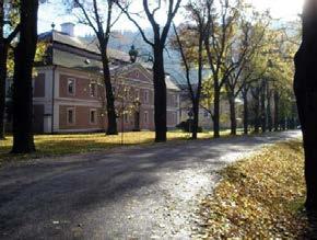 1790 dal postaviť Rímsko-katolícky kostol v klasistickom štýle.