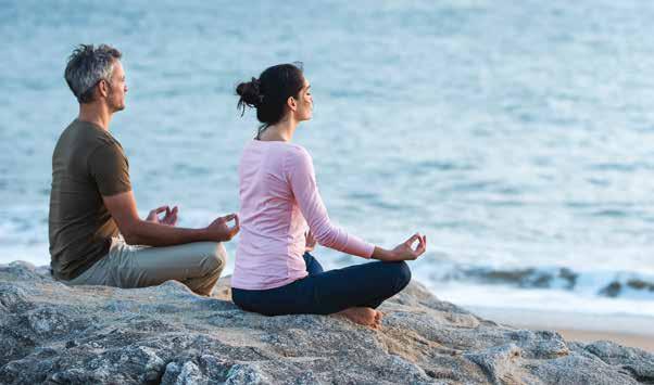 SĂNĂTATE Sport Yoga și starea de bine Lumea asociază yoga cu exerciţiul fizic. Yoga nu este sport, este un mod de viaţă, este o alegere conștientă care implică mintea, corpul și sufletul.