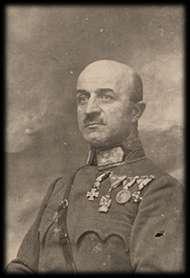 118 Említve: augusztus 2. II. (2.) számú páncélvonat, parancsnok Kerényi Rezső százados, 1918-ban a 8. tábori ágyús ezredben szolgált. Később a II. páncélvonat parancsnoka.