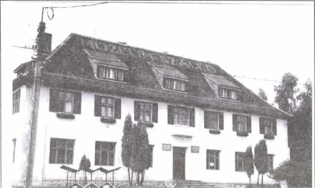 közül csak kevesen tértek vissza. Ő nem volt közöttük. 1945. január 8-án halt meg. (Szabó György: Kolozsvári deportáltak az Uraiban. 1994.) Bátyja Haáz Sándor (sz.