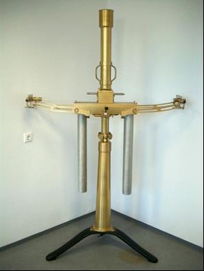 Eötvös féle kettős inga (1902) Az Eötvös-inga egyike a legérzékenyebb mérőeszközöknek, de a mérés nagyon hosszadalmas vele.