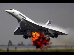 1.ábra A párizsi repülőtérről való felszálláskor kigyulladt Concorde repülőgép és hulladékai [1] Ugyanakkor nem feledkezhetünk meg a repülésbiztonságot meghatározó emberi tényezőről sem.