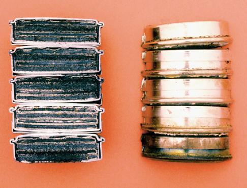Nickel-Cadmium elem Cd(s) + 2 NiO(OH)(s) + 2 H 2 O(l) 2 Ni(OH) 2 (s) + Cd(OH) 2 (s)