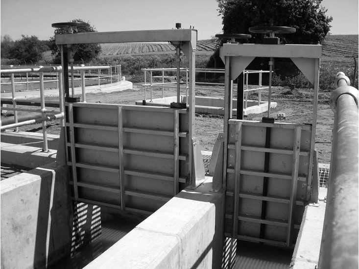 11 10 9 8 7 6 5 4 3 2 1 Csatorna zsilipek Sluice Gates Wehrschütze Csatorna zsilipek rozsdamentes acélból Channel Penstock, stainless steel