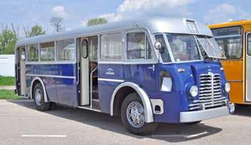 Régi szép buszokból idén sem volt hiány a BUSEXPO jármûvei között, több faros Ikarust is kiállítottak Hetven évvel ezelôtt készült ez a 22+1+1 üléses MÁVAG TR5, amelyet 105 lóerôs Láng dízelmotor