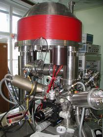 AZ MTA ATOMMAGKUTATÓ INTÉZETÉNEK 60 ÉVE Az anyagtudományokat szolgáló ESA-31 elektronspektrométer és a gyógyszerkutatásban kulcsfontosságú kisállat-pet Az atomfizikai kutatási eljárásokat elsősorban