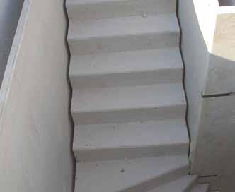ELŐREGYÁRTOTT VASBETON LÉPCSŐK TERVEZÉS Egyenes karú lépcső A legáltalánosabb, legkedveltebb lépcsőfajta a használati kényelem szempontjából.