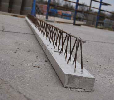 MESTERFÖDÉM LEIER MESTERFÖDÉM Előre gyártott vasbeton gerenda Az előregyártott vasbeton talpas födémgerendát lényegében egy betonacél gerendarács alkotja, melynek a gyártás során csak az alsó övét