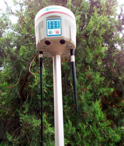 Az RTK korrekció szolgáltatás módjai / Ways of the RTK correction providing URH rádió /UHF radio > Saját bázis - több rover / One own base, more rovers GSM modem > Saját bázis - egy rover / One own