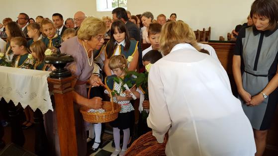 ~ Ebben a tanévben is iskolánk fontos eseménye volt a tanévnyitó istentisztelet, amely