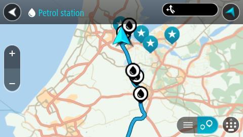 Megnyílik a térkép, és megjeleníti a benzinkutak helyét. Ha van tervezett útvonal, a térkép az útvonal mentén található benzinkutakat jeleníti meg.