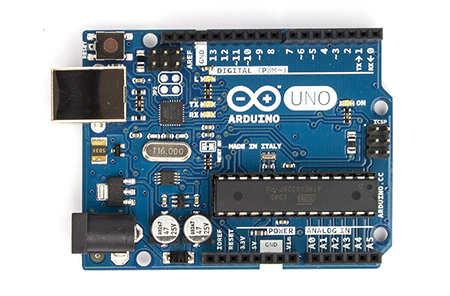 Arduino A legelterjedtebb az Arduino Uno panel. Ez az Atmel AVR ATMega328-as mikrovezérlőre épül.