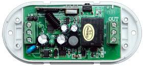 Dekóder chip : PT2262/PT2264/SC2262, EV1527 tanulási-kód Tápellátás: 12 V DC/8 ma + 40 ma (relé működtetés) Méretek: 80 x 38 x 21 mm, 0.