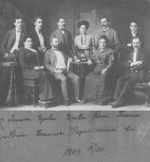 Családi fotó 1909-ből 1925-ben a család ismét ugyanabban a formában látható, bár