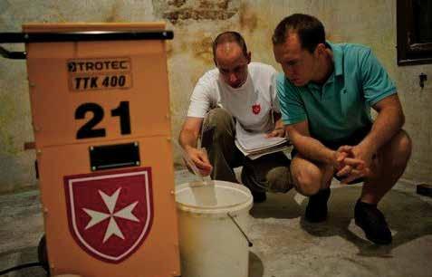 16 Máltai Hírek :: 2014 :: Szeptember szolgálat Egy árvízi önkéntes naplójából Boszniai árvíz 2014 Az internetet használók májust követôen a fenti címet beírva száznál több képet láthattak a neten és