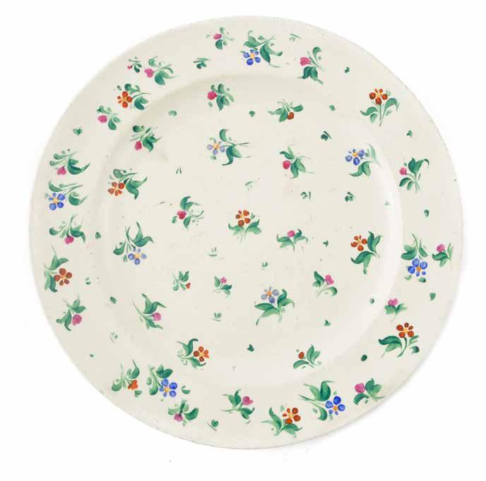 235. tétel FALITÁNYÉR Mázas majolika. Kerek forma, rózaszínre festett háttérben mélynyomott stilizált növényi ábrázolással, előtérben féldomború, csontszínű virágmintával, pillangóval.