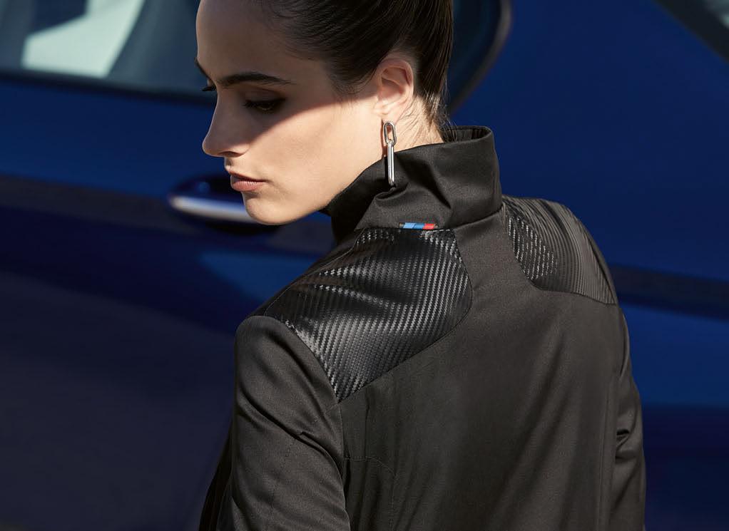 BMW M női dzseki Kifinomult anyagkeverék bordázott kötésű és karbonhatású betétekkel.
