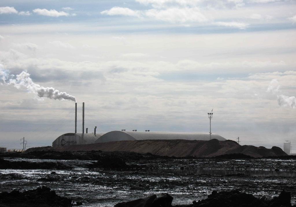 Palagáz Argentínában: a Shell esete NULLA KONZULTÁCIÓ ÉS HIBÁK A KÖRNYEZETI JELENTÉSEKBEN Nem az elérhető legjobb technológiát (BAT) alkalmazzák Gázfáklyázás a külszíni fejtőknél A szennyvíz