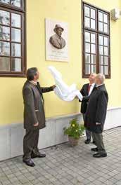 főállatorvosnak, valamint Balmazújváros, Hortobágy, Polgár polgármestereinek a Dely Mátyás szakmai munkásságát helyi értéktárakba való felvételéért.