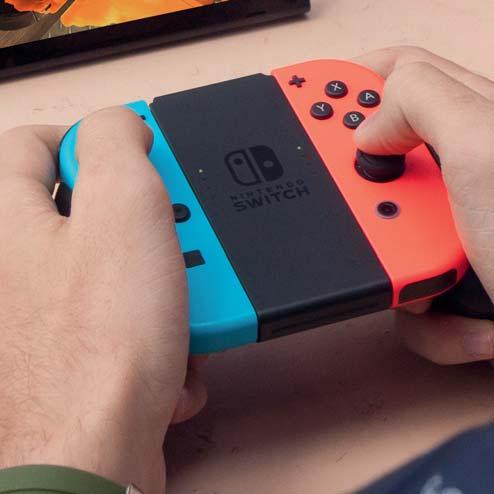 Joy-Con (bal) Joy-Con markolat Joy-Con (jobb) Tökéletesen illeszkedik a kezedbe Nintendo Switch konzol Méret: 101 mm x 173 mm x 13,9 mm Súly: 297