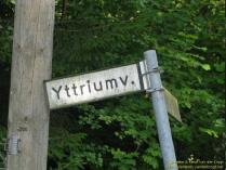 (Er) és terbium (Tb)