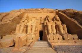 Kom Ombóba érkezés után Szobek és Hórusz istenek templomának meglátogatása, az ókori kórháztemplom megtekintése. Továbbhajózás Edfu felé. Szállás és vacsora a hajón. október 20. (vasárnap) 10.