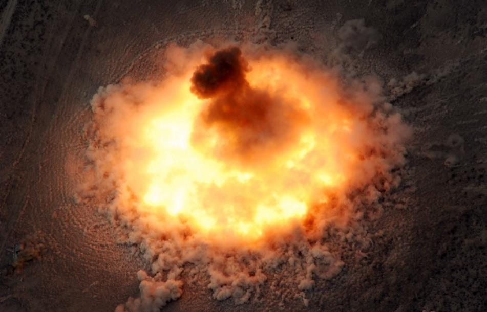 oroszból fordítom növelt hatóerejű vákuum légibomba jelentéssel bír, ha angolból akkor növelt hatóerejű termobárikus légibomba. A bomba beceneve a Father of All Bombs (FOAB).