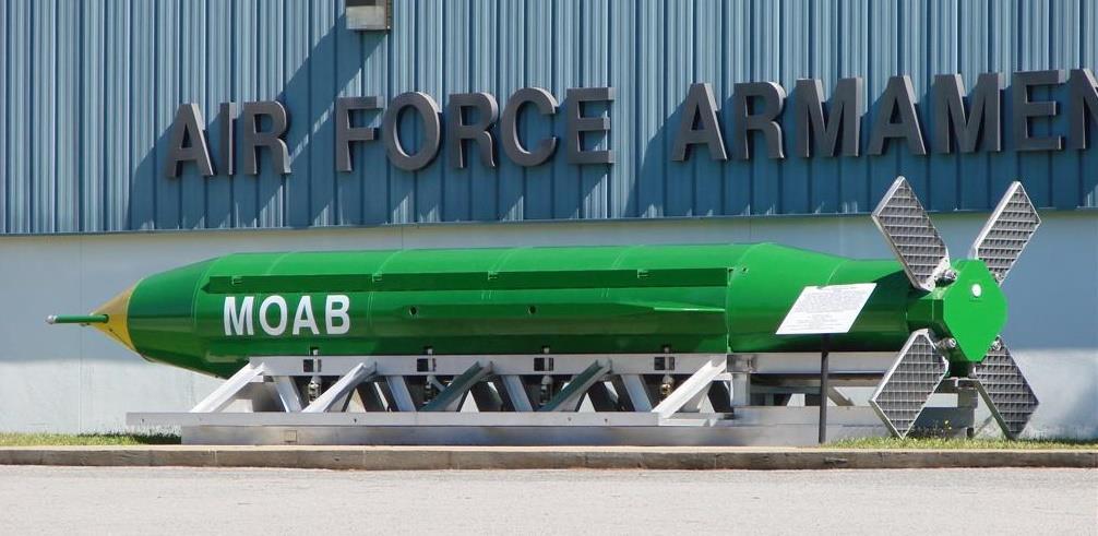 MOAB Mother of All Bombs A GBU-43/B MOAB a bomba hivatalos elnevezése, ahol a MOAB Massive Ordenance Air Blast jelentéssel bír, de az orosz bomba mintájára kibontható Mother of All Bombs minden