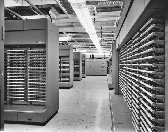mellékleten találhatóak).[30] 13. ábra A számítógépterem része 81 Minden egyes SAGE H. lelke, a duplán beépített IBM digitális számítógép volt.