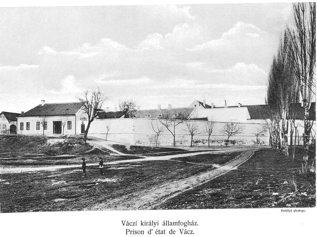AMI NEM FÉRT A RENSZERBE saját bútoraival rendezheti be a zárkáját, élelmezéséről önmaga gondoskodhat, naponta fogadhat látogatót, ellenőrzés nélkül,(kivéve az ittas