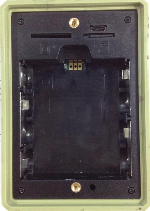1. Imagine de ansamblu si descriere camera Panou frontal Ecran LCD Senzor de lumina zi/noapte Indicator stare 13 leduri IR 13 leduri IR Senzor PIR Lentile Buton