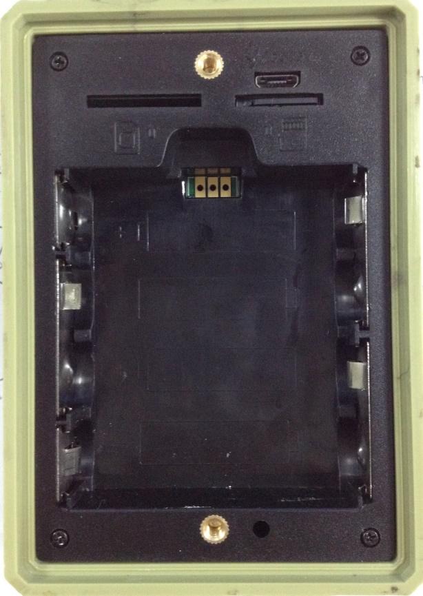 1. Imagine de ansamblu si descriere camera Panou frontal Ecran LCD Senzor de lumina zi/noapte Indicator stare 13 leduri IR 13 leduri IR Senzor PIR Lentile Buton
