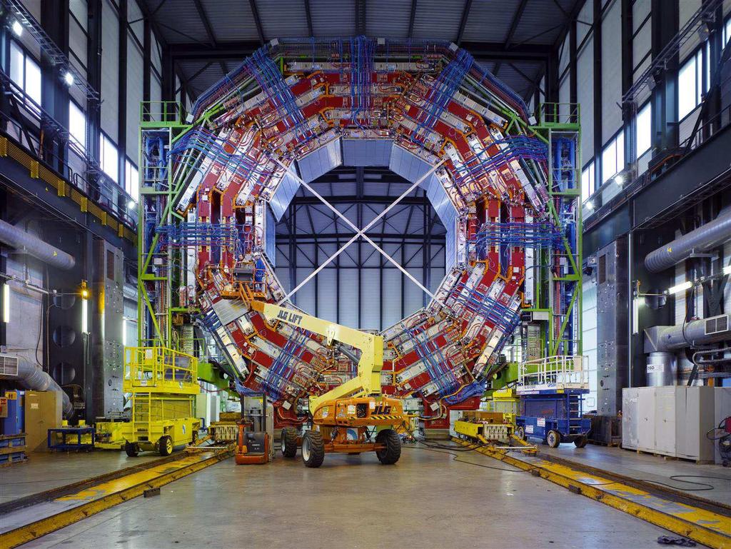 A CMS egyik szelete Horváth Dezső: Az LHC-kísérlet