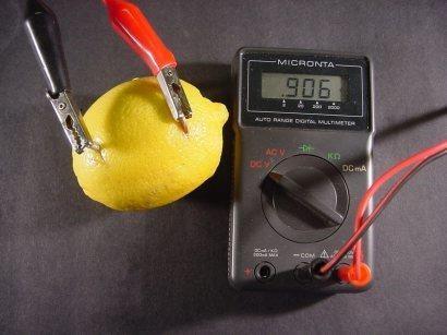11. KÍSÉRLET Citromelem készítése Készítsen galvánelemet citrom, acélszög és rézdarab segítségével!