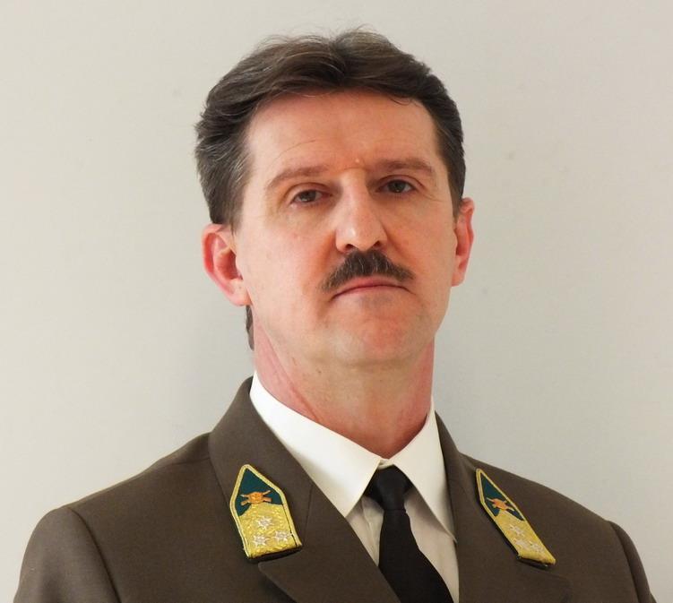 Önéletrajz Személyi adatok Vezetéknév / Utónév(ek) Fax(ok) E-mail(ek) Állampolgárság Dr. FÖLDI László foldi.laszlo@uni-nke.hu magyar Születési dátum 1967. 08. 25.