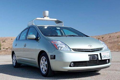 Intelligens termékek: Intelligens autó: Toyota Prius -radarral, videóval, mozgásérzékelőkkel,