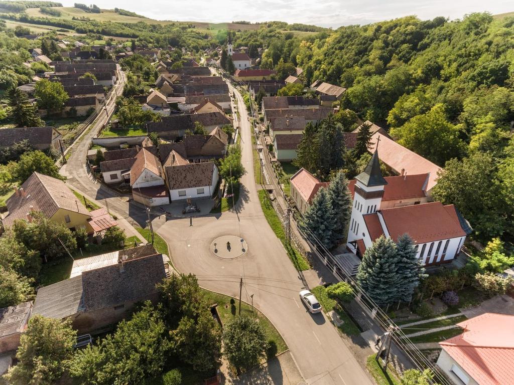 5 ELTÉRŐ KARAKTERŰ TELEPÜLÉSRÉSZEK Kismányokon - az arculati jellemzők tekintetében három eltérő karakterű területrész különböztethető meg.